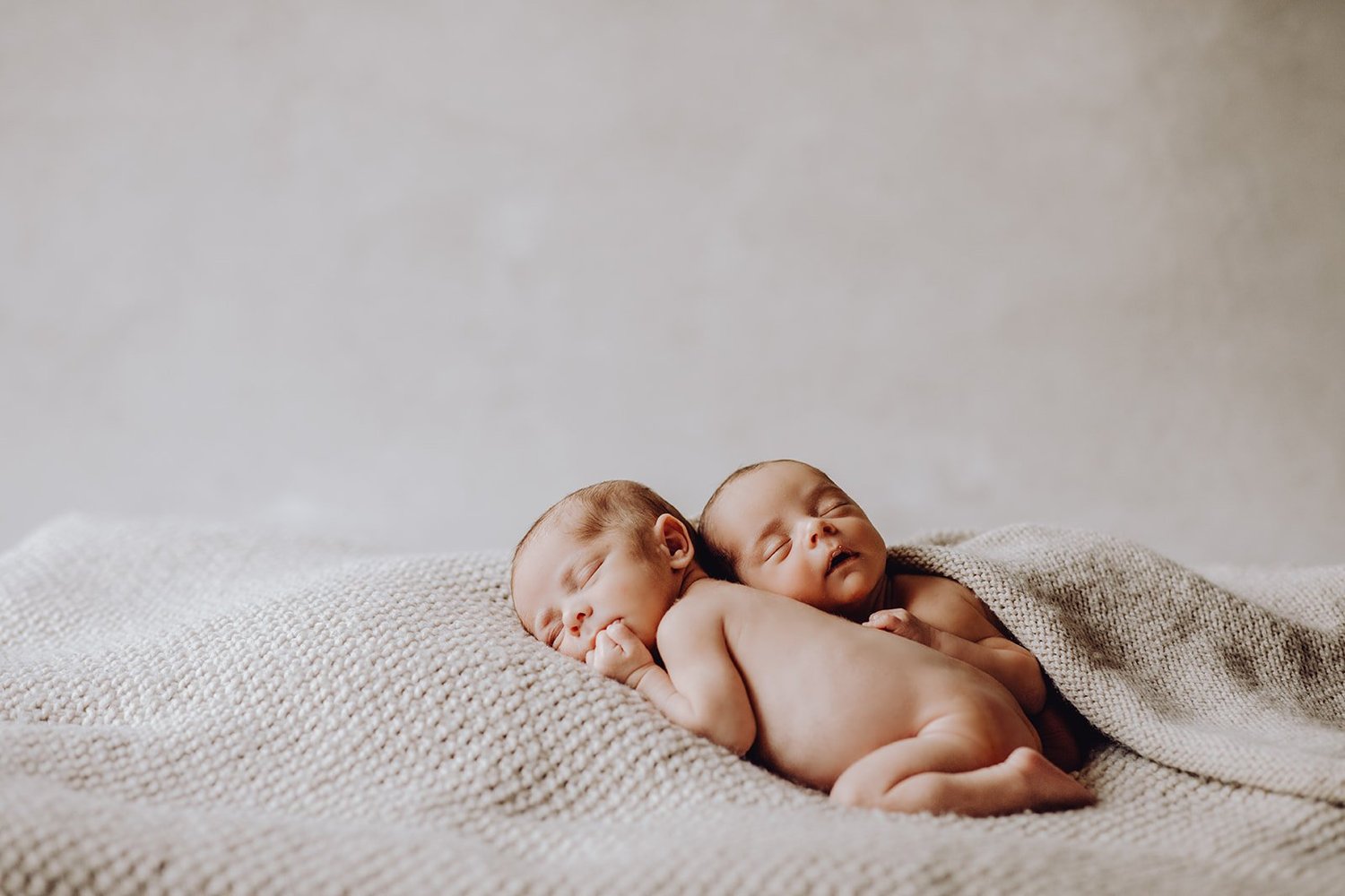 Newborn photography by Moments by Lux