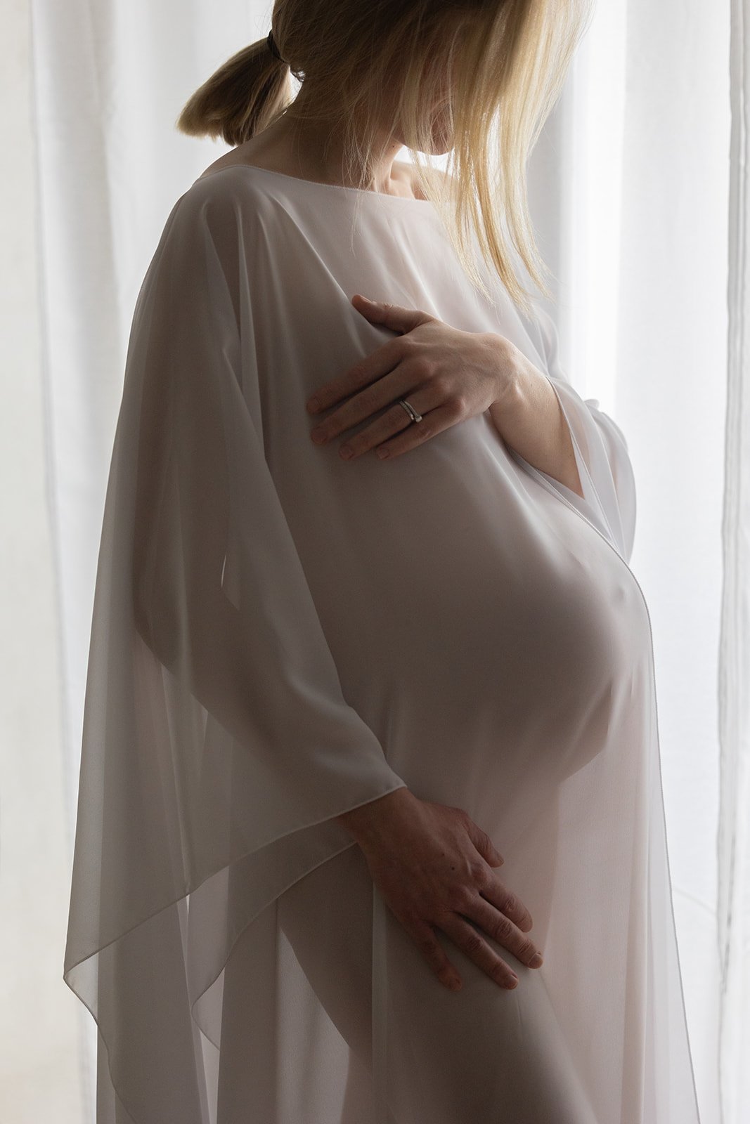 Belly photography by Moments by Lux